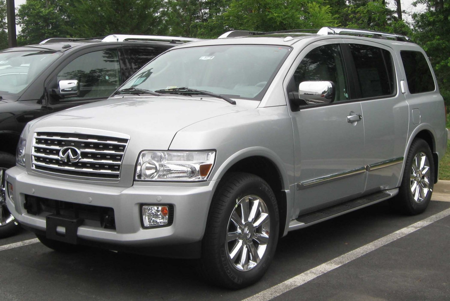 Front three-quarter SUV view with chrome grille and polished wheels