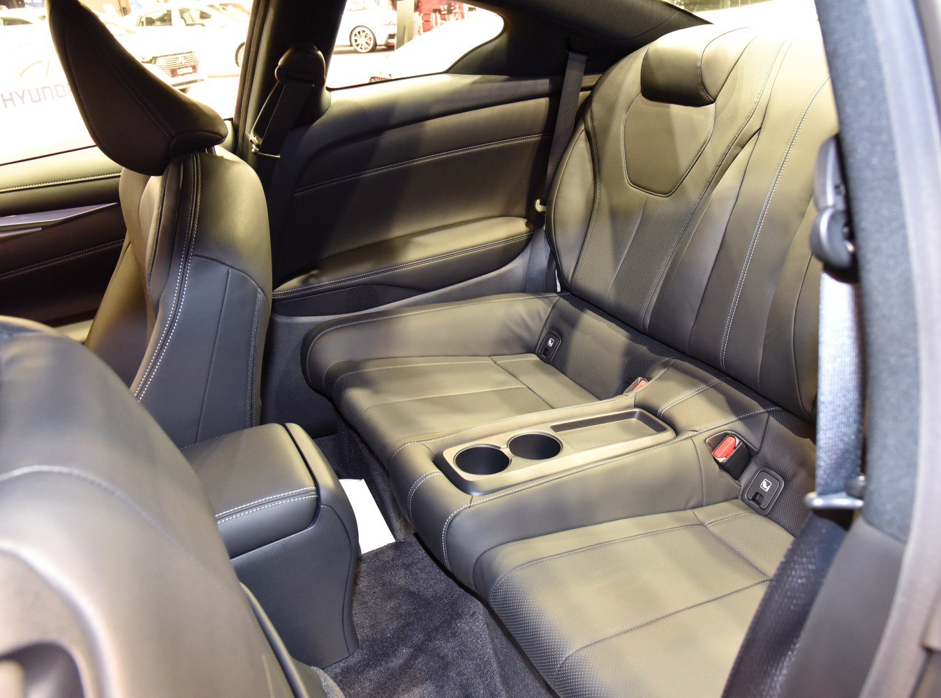 Rear leather seats with cup holders and detailed stitching
