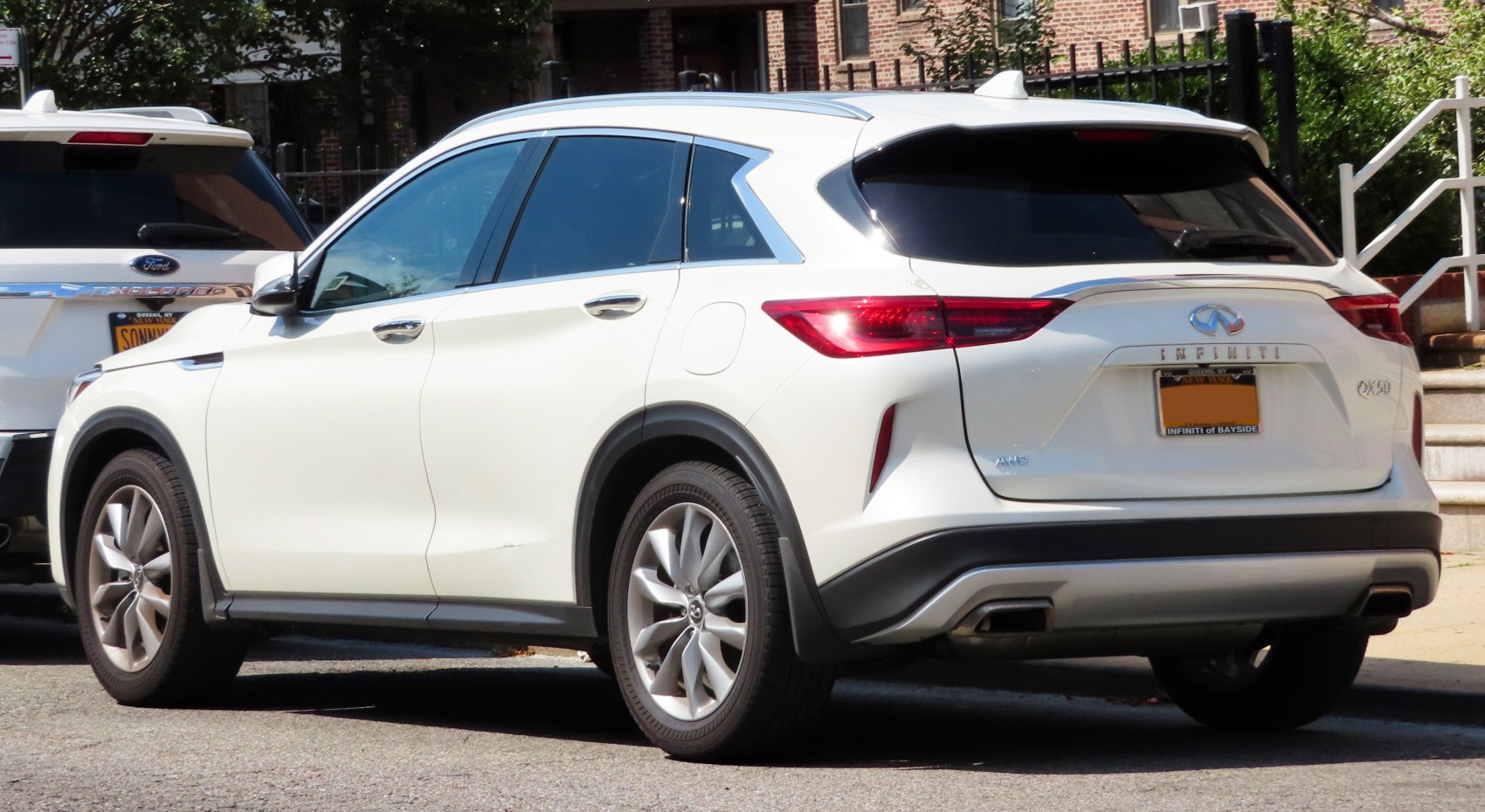 SUV rear and side design with sleek taillights and body contours