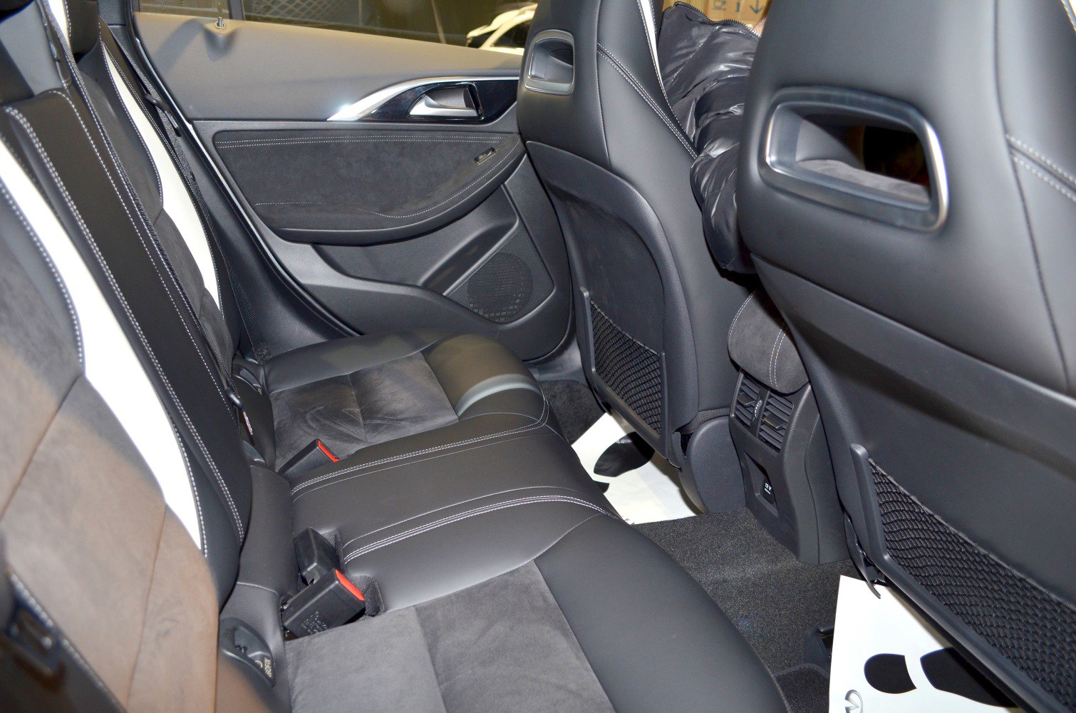 Rear passenger seats with leather and Alcantara upholstery, detailed stitching
