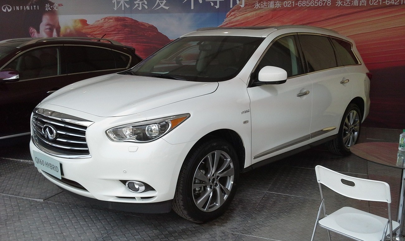 Front three-quarter view of hybrid SUV with alloy wheels