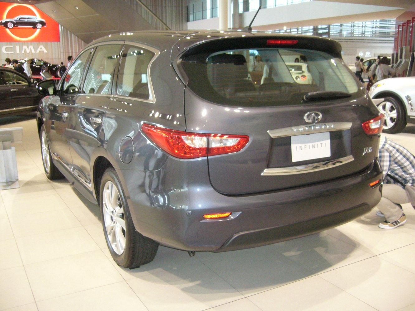 SUV rear view with curved rear window and distinct red taillights