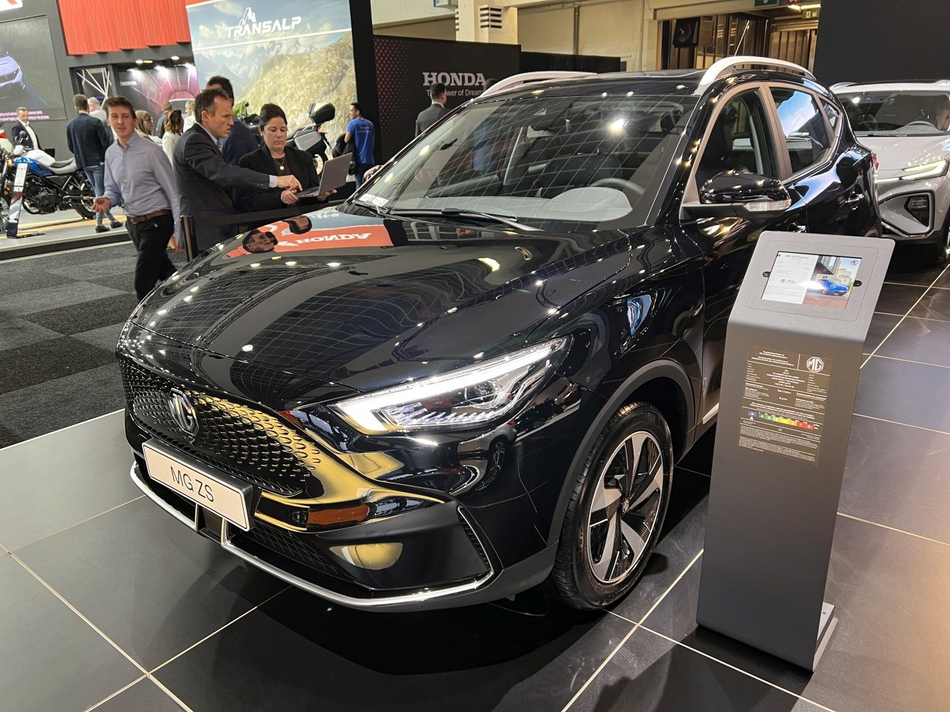 Front side view with LED headlights and alloy wheels