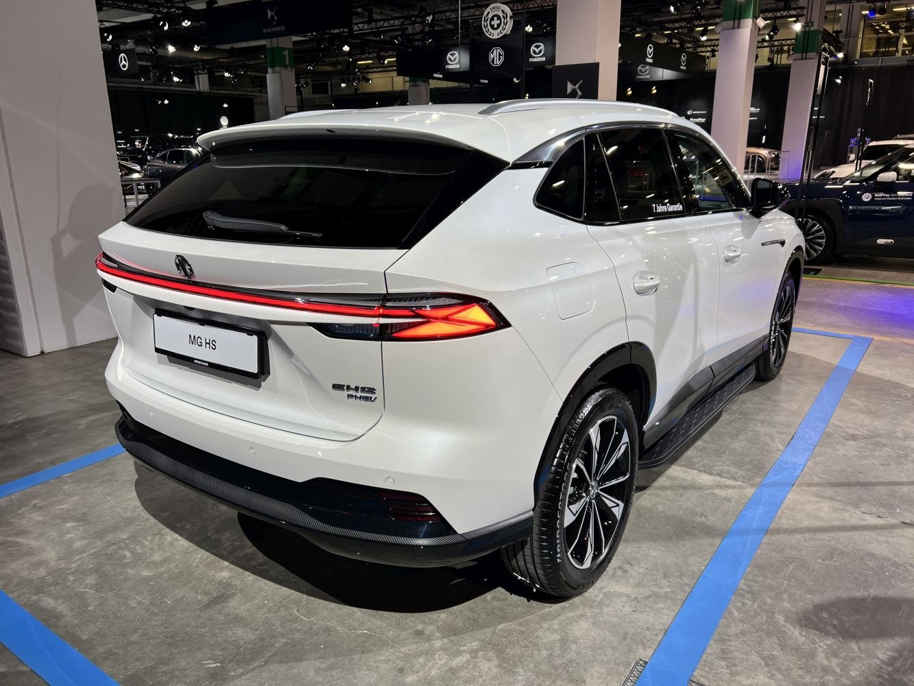 Rear view with LED light bar and angular LED taillights