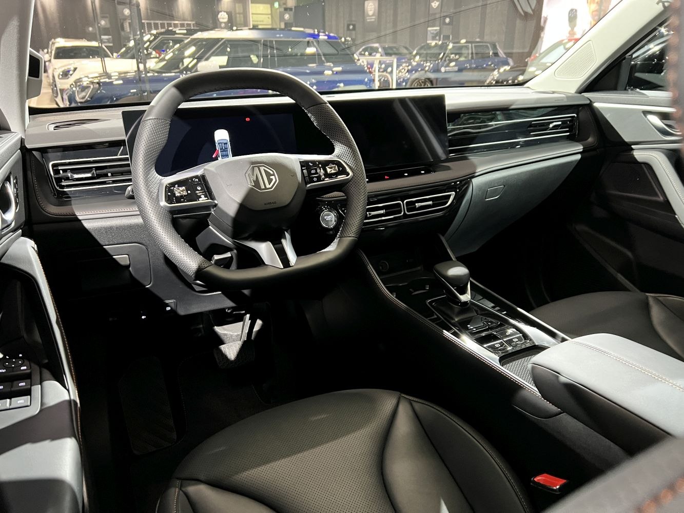 Digital dashboard and touchscreen infotainment system with multifunction steering wheel