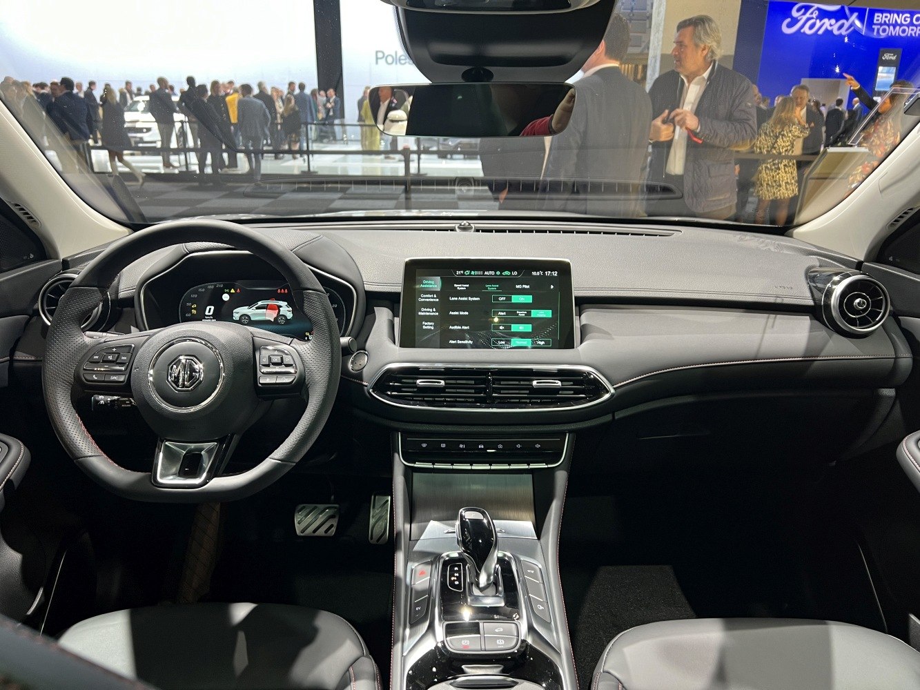 Digital instrument cluster and touchscreen infotainment in modern dashboard setup