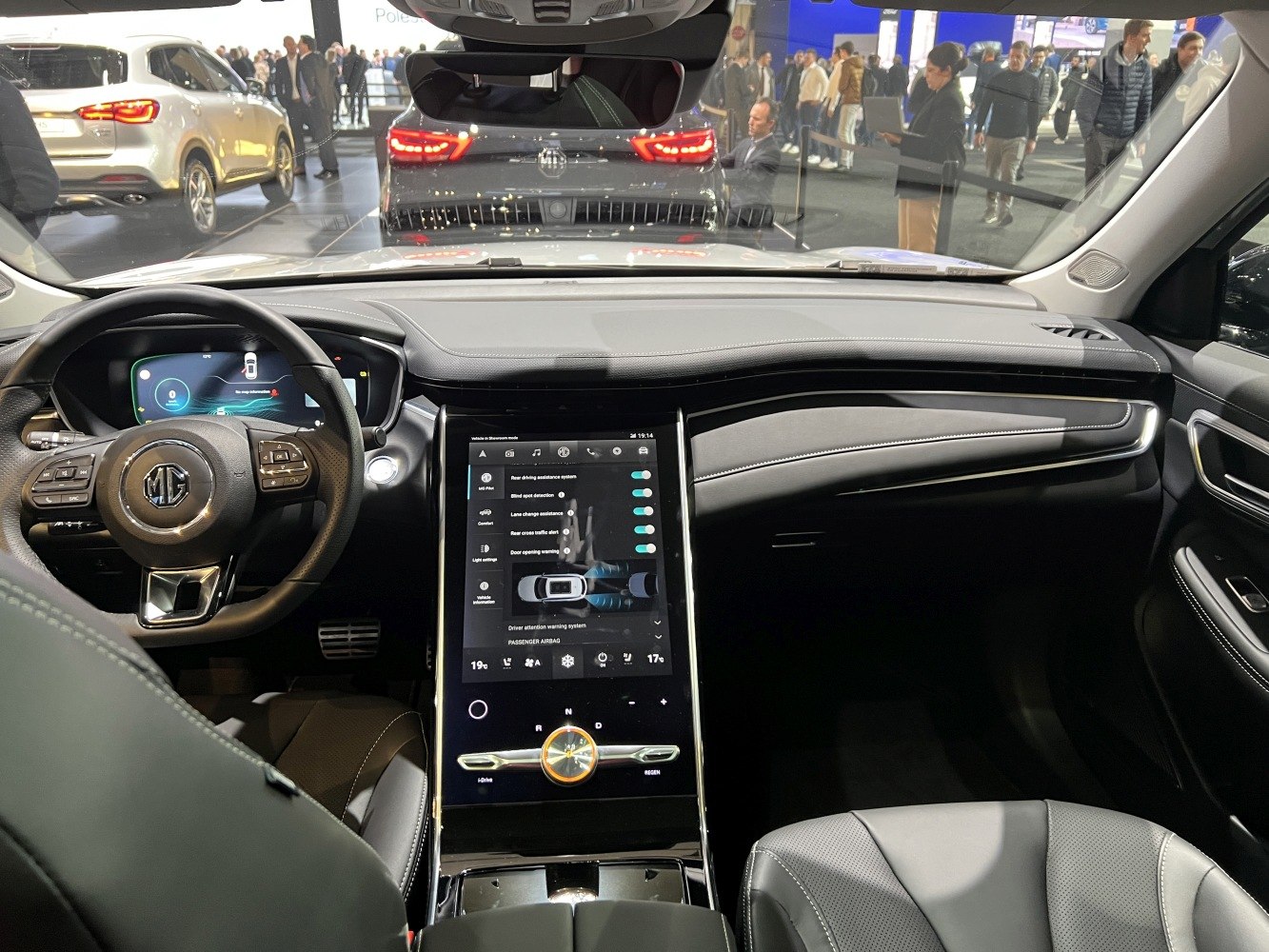 Digital dashboard and large vertical touchscreen control display