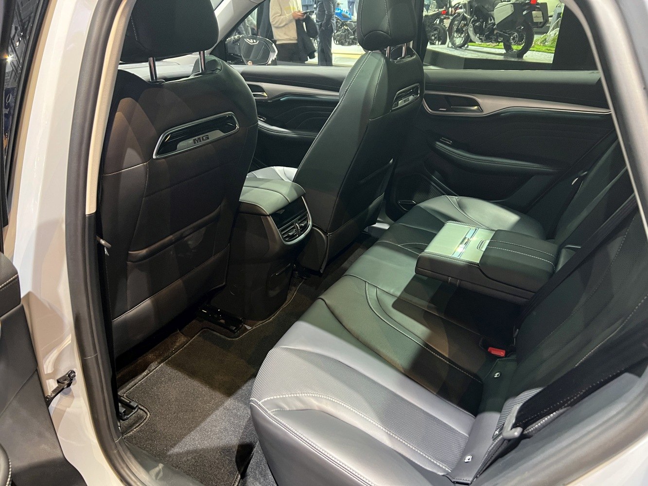 Rear leather seats with center armrest and air vents