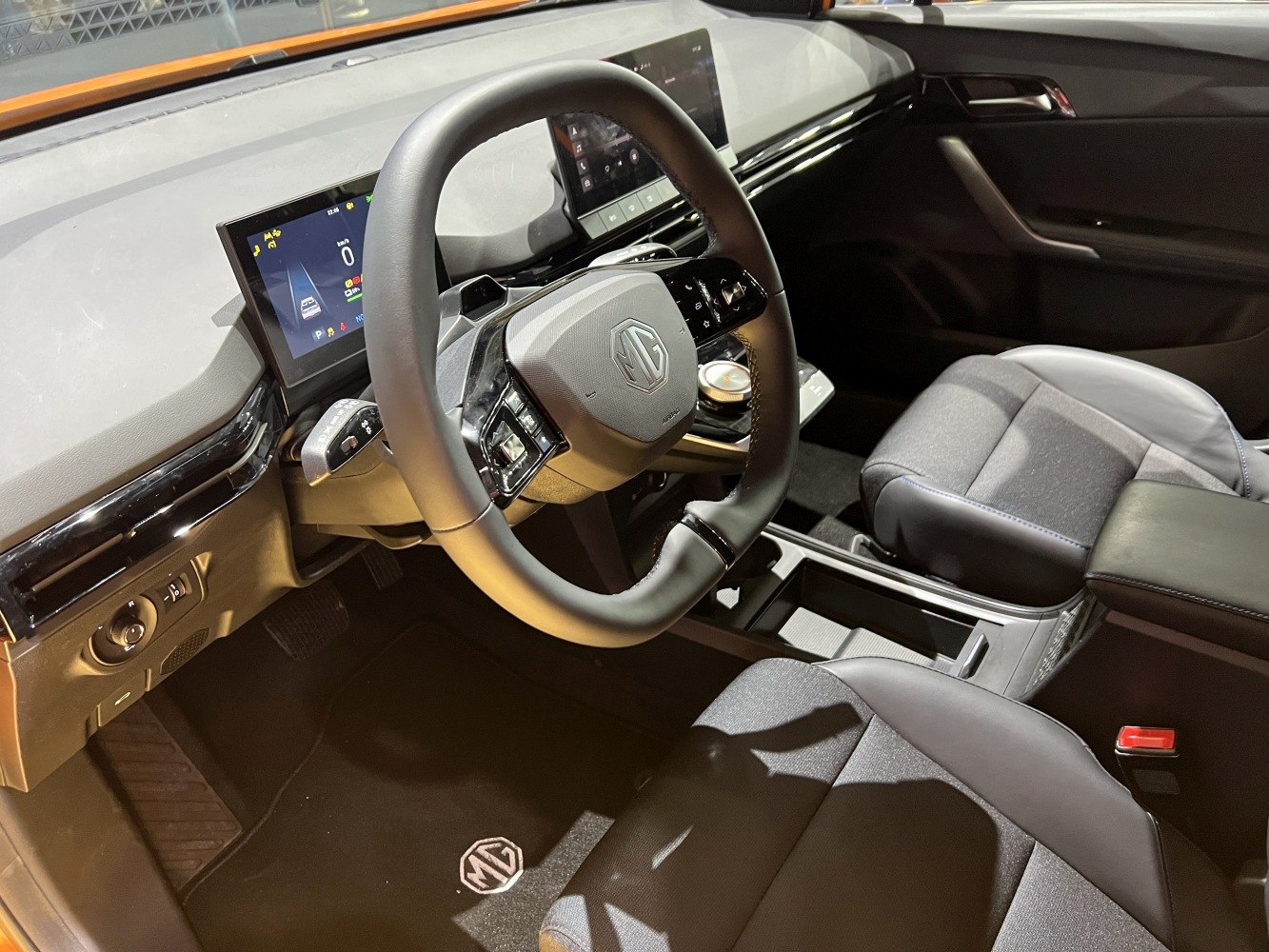 Steering wheel with digital dashboard and infotainment screen