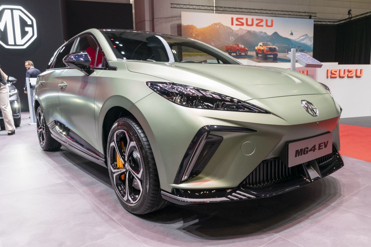 Aerodynamic front with sleek headlights and sporty alloy wheels