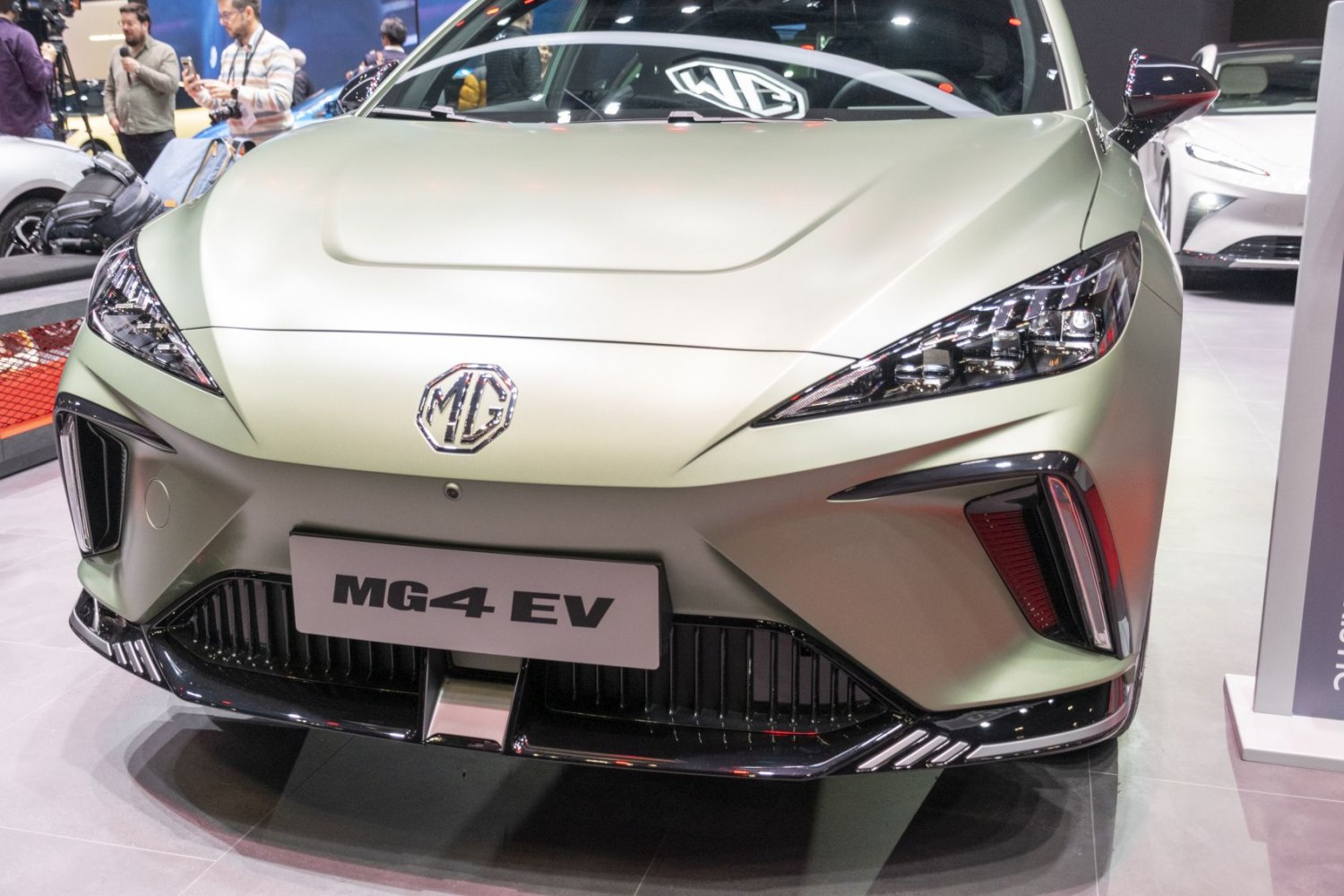 Front fascia with sharp headlights and wide lower grille