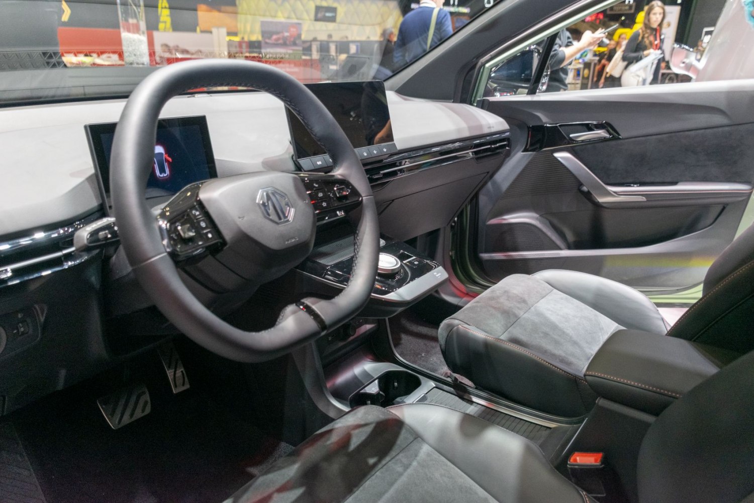 Digital instrument cluster and touchscreen on modern steering wheel
