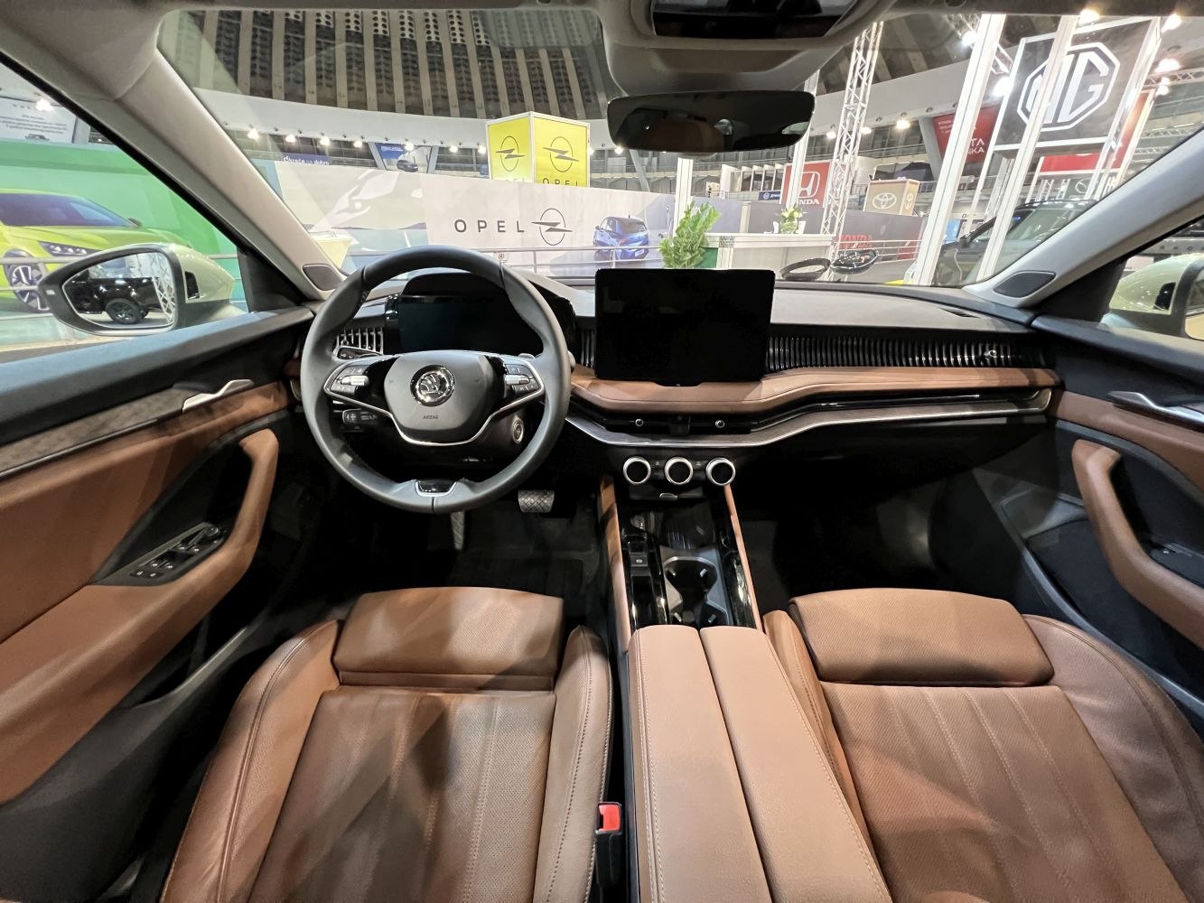 Digital cockpit, leather seats, modern dashboard design