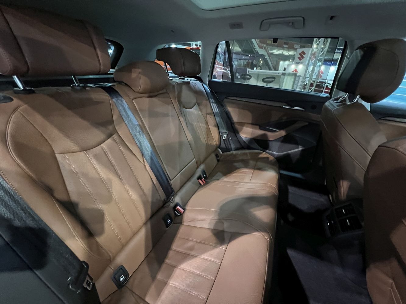 Brown leather rear seats with headrests and seat belts