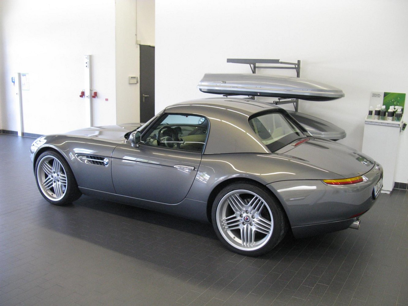 Roadster with hardtop roof and alloy wheels
