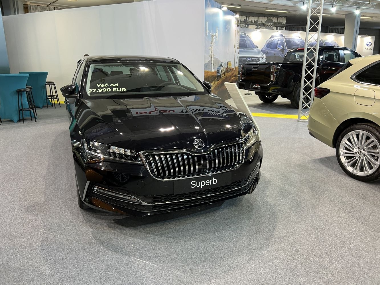 Front view with distinctive grille and LED headlights