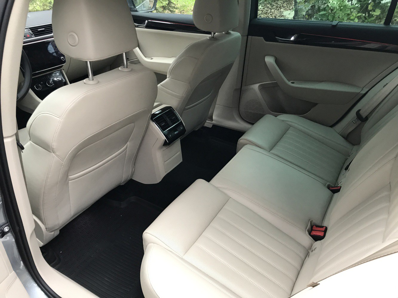 Beige leather rear seats with rear air conditioning vents