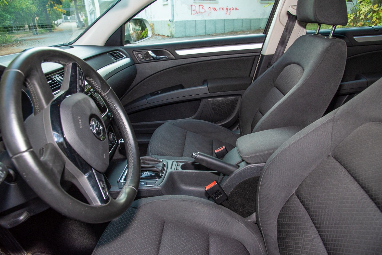 Steering wheel, front seats, dashboard, center console interior view