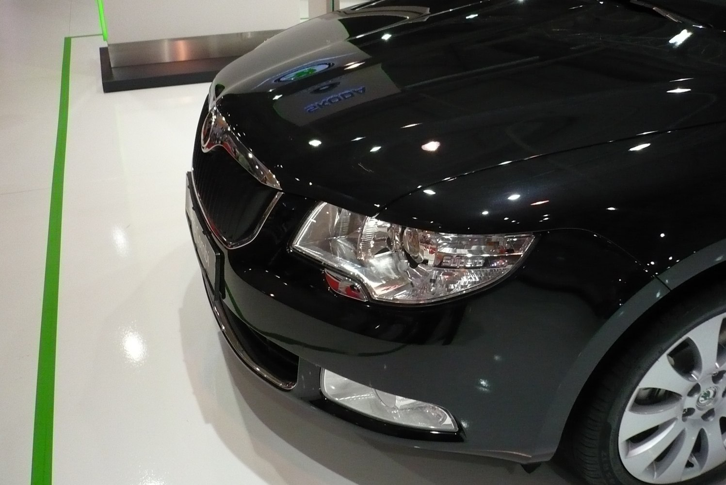 Front end with headlight, grille, and wheel rim
