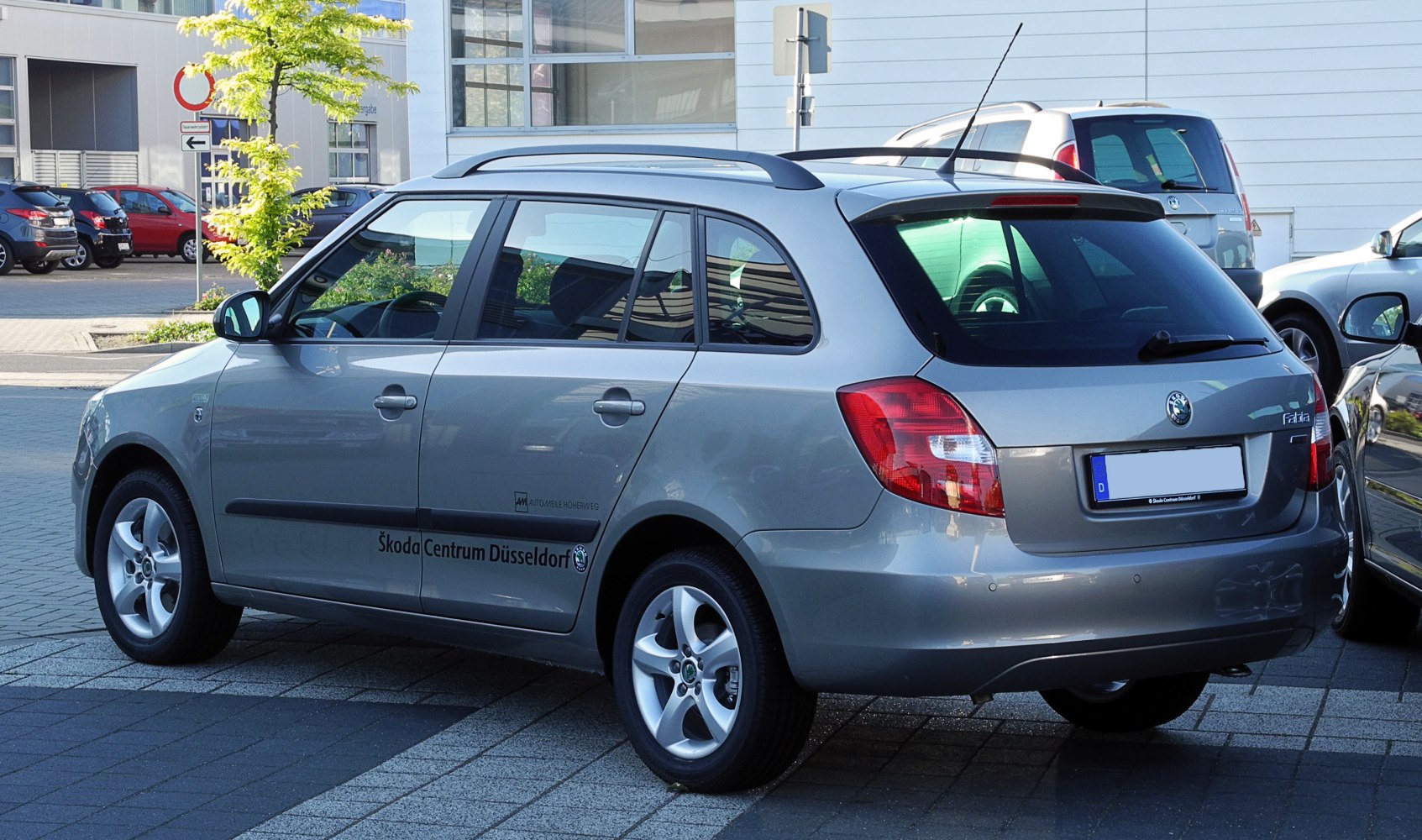 Rear side view of silver station wagon with roof rails and alloy wheels