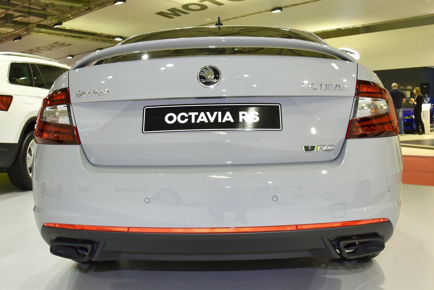 Rear view with dual exhausts and Octavia RS badges