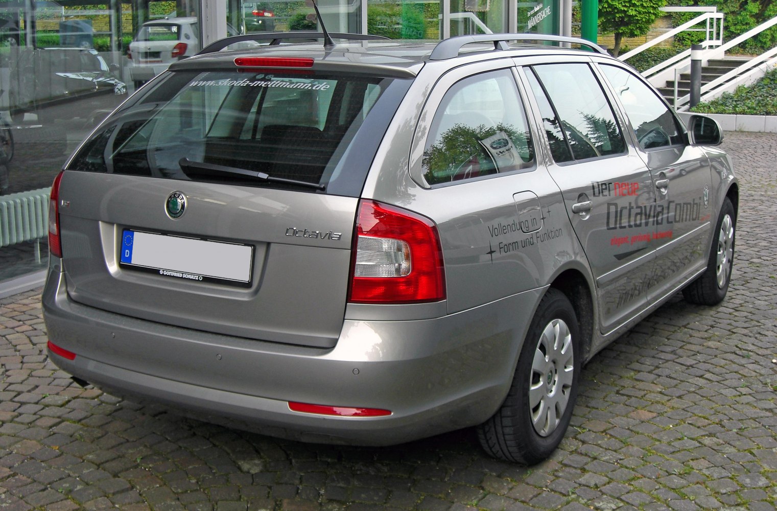 Rear and side exterior of a station wagon with roof rails and red tail lights