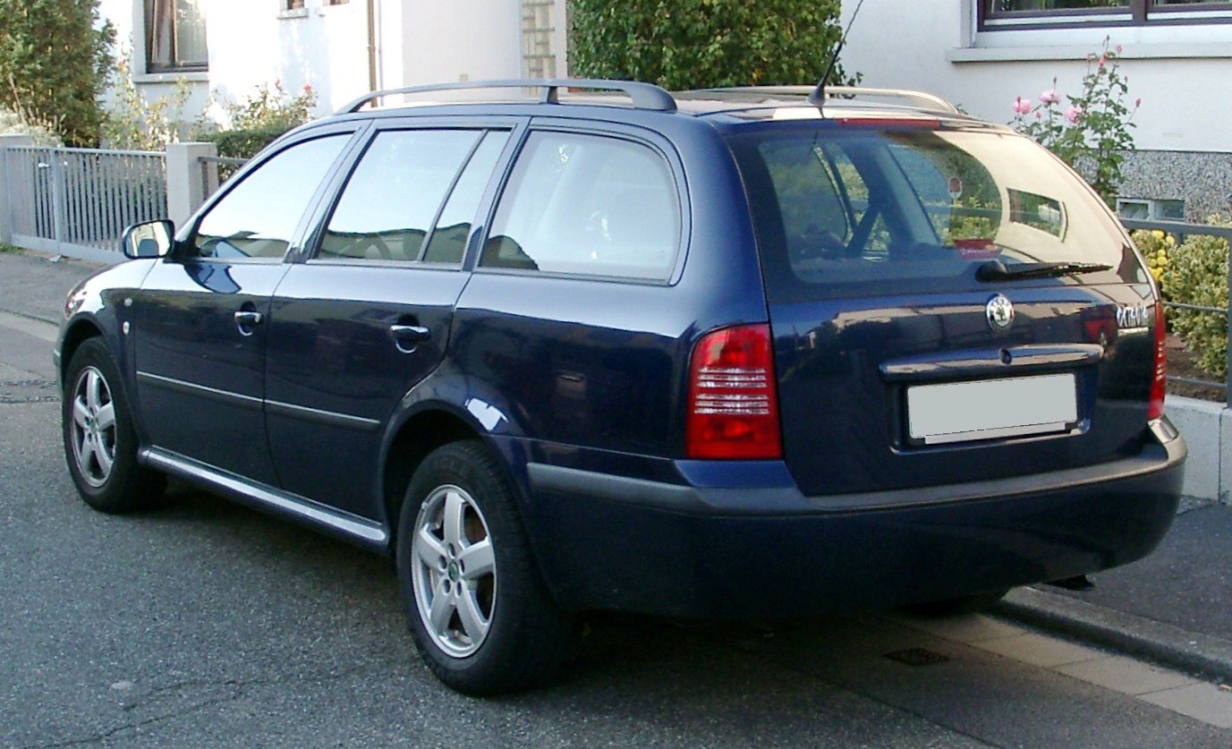 Estate car rear-side view with roof rails and alloy wheels