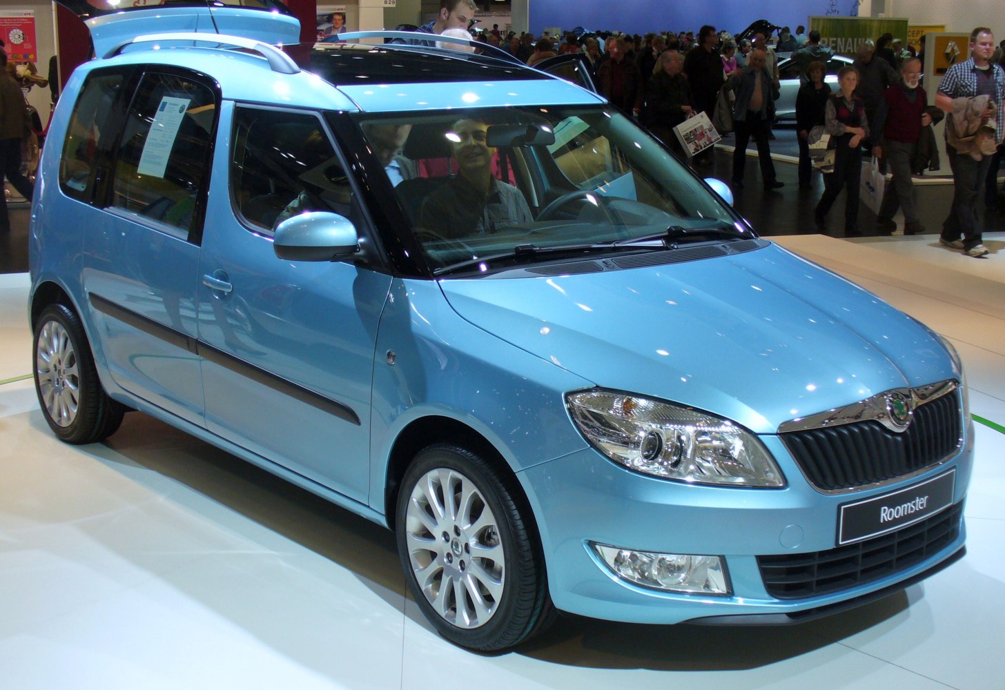 Compact MPV with panoramic sunroof and alloy wheels