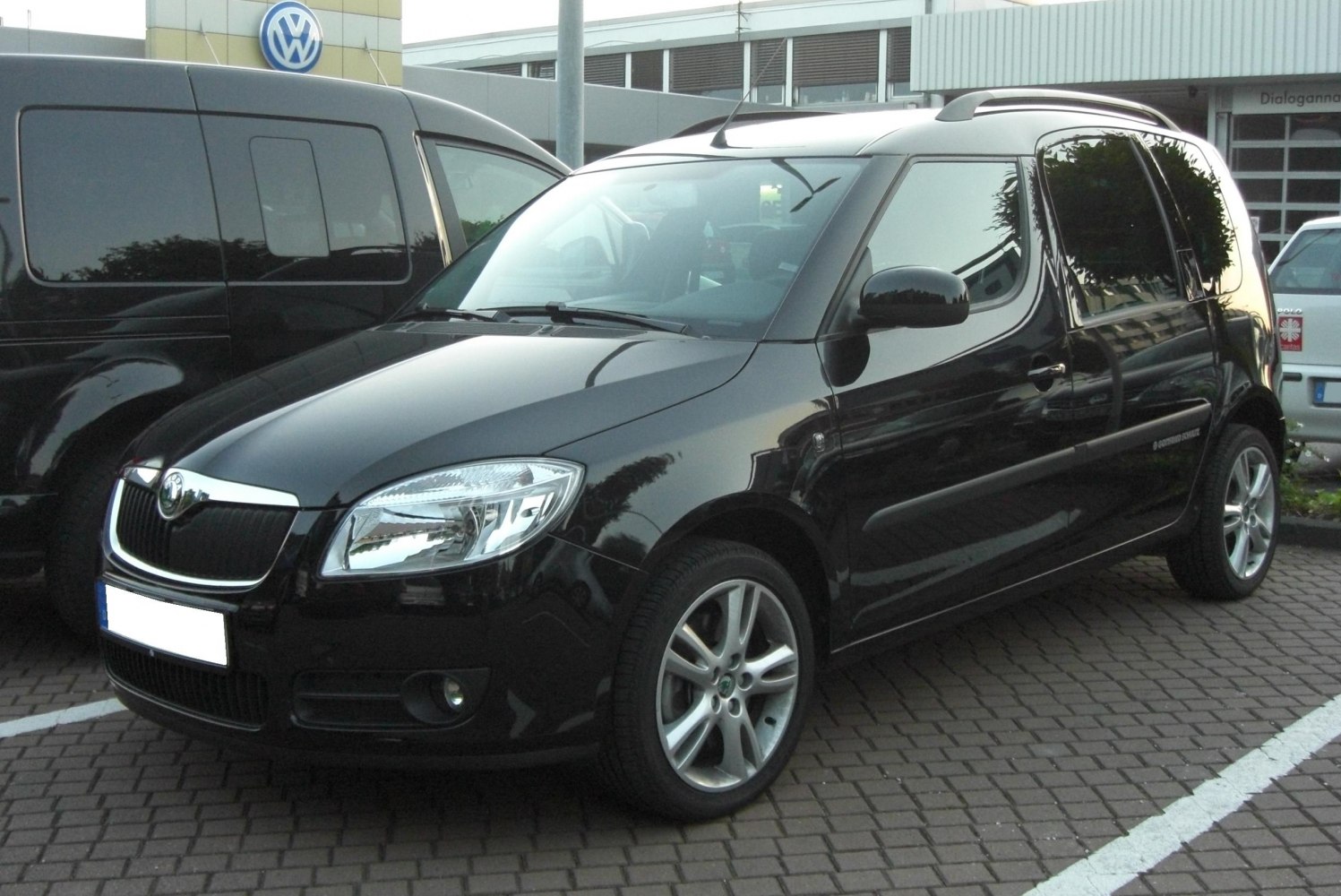 Front side view of compact MPV with alloy wheels