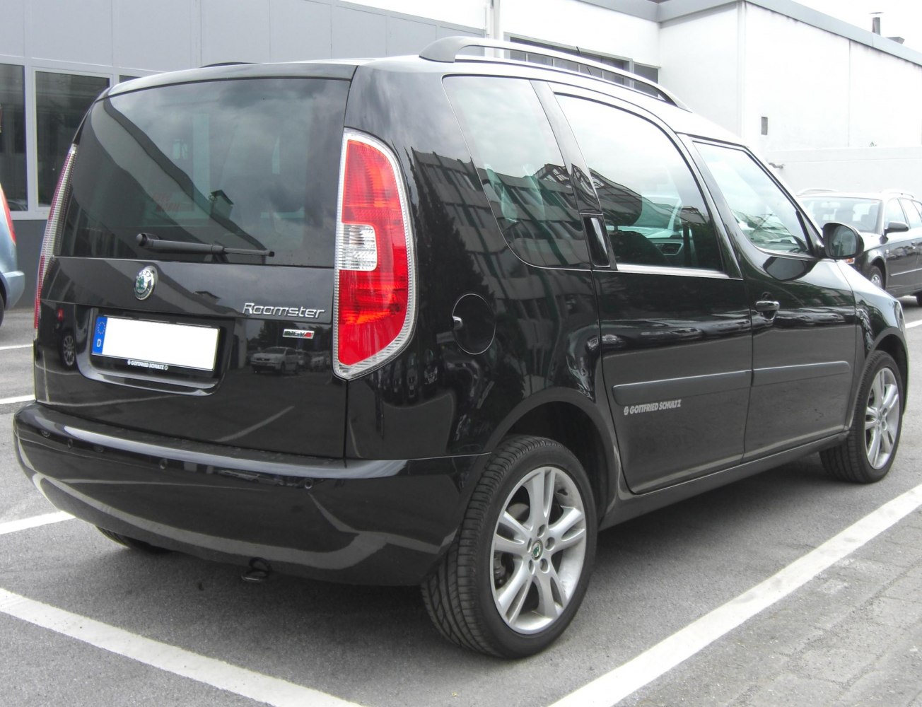 Rear view with vertical tail lights and alloy wheels