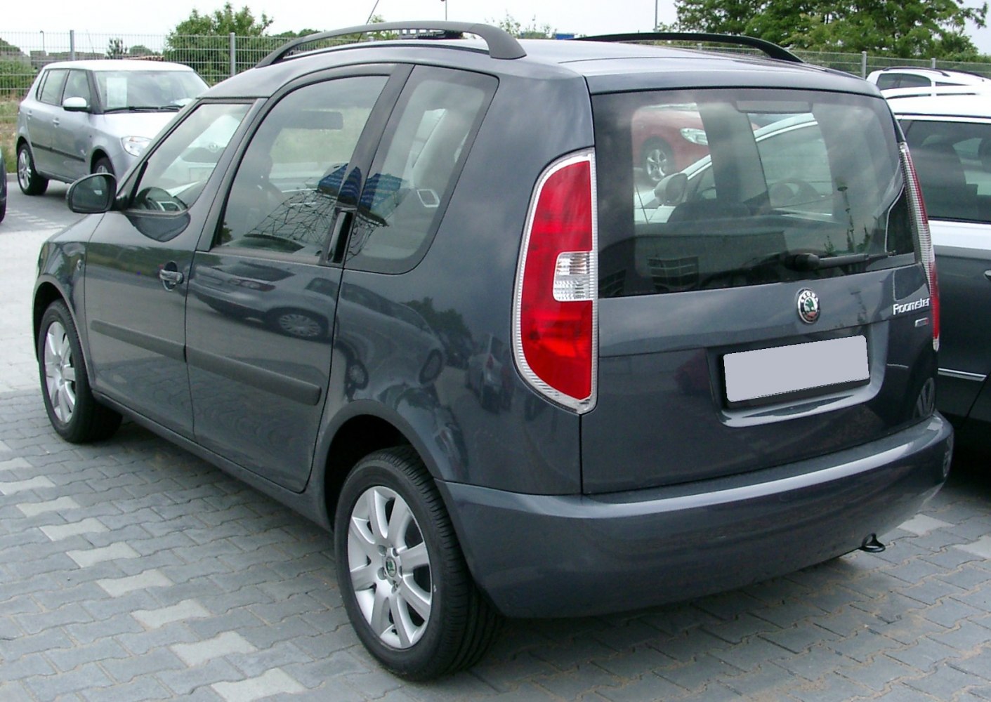 Rear-side view with tall tail lights and roof rails