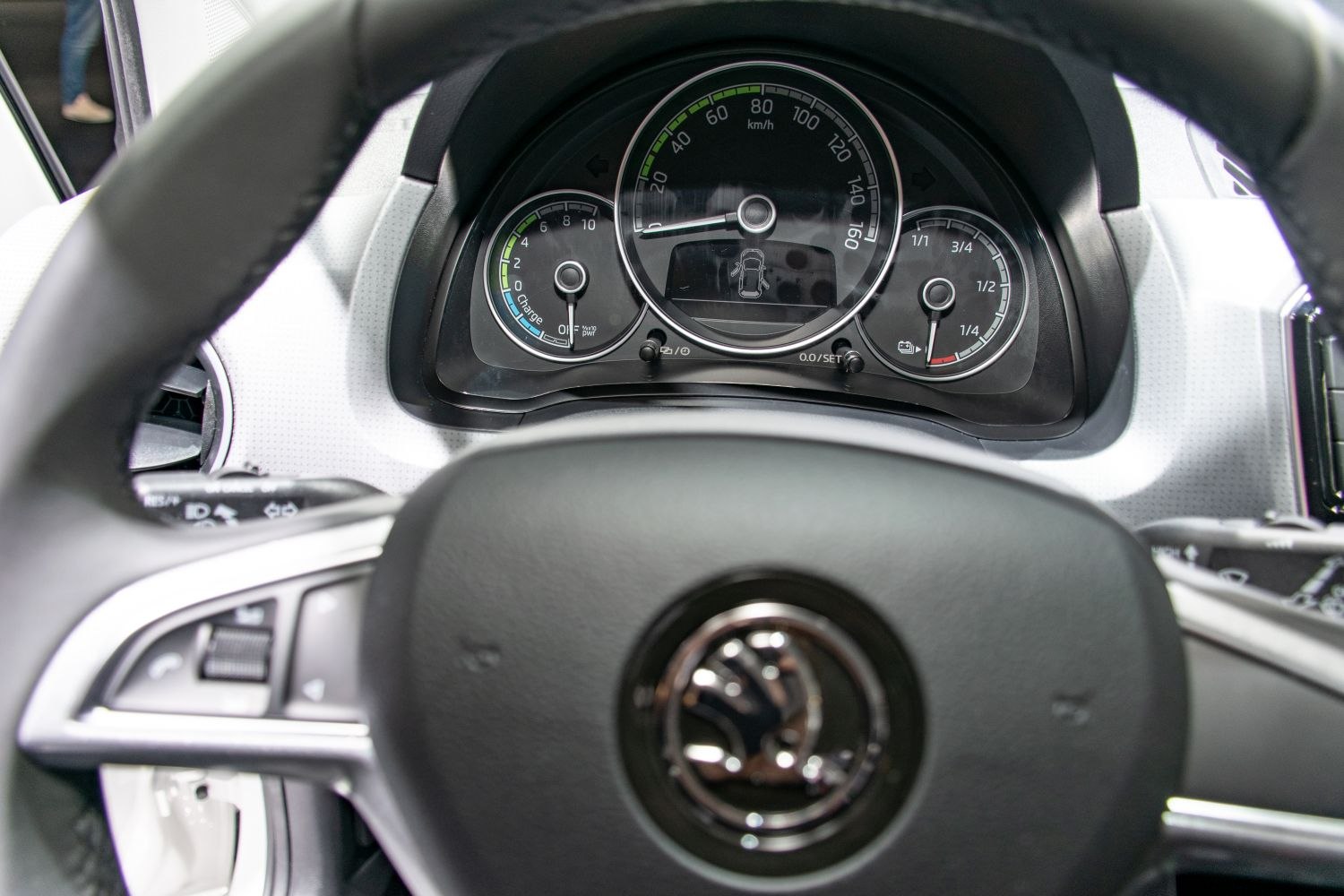 Instrument cluster with speedometer, tachometer, fuel gauge and multifunction steering wheel