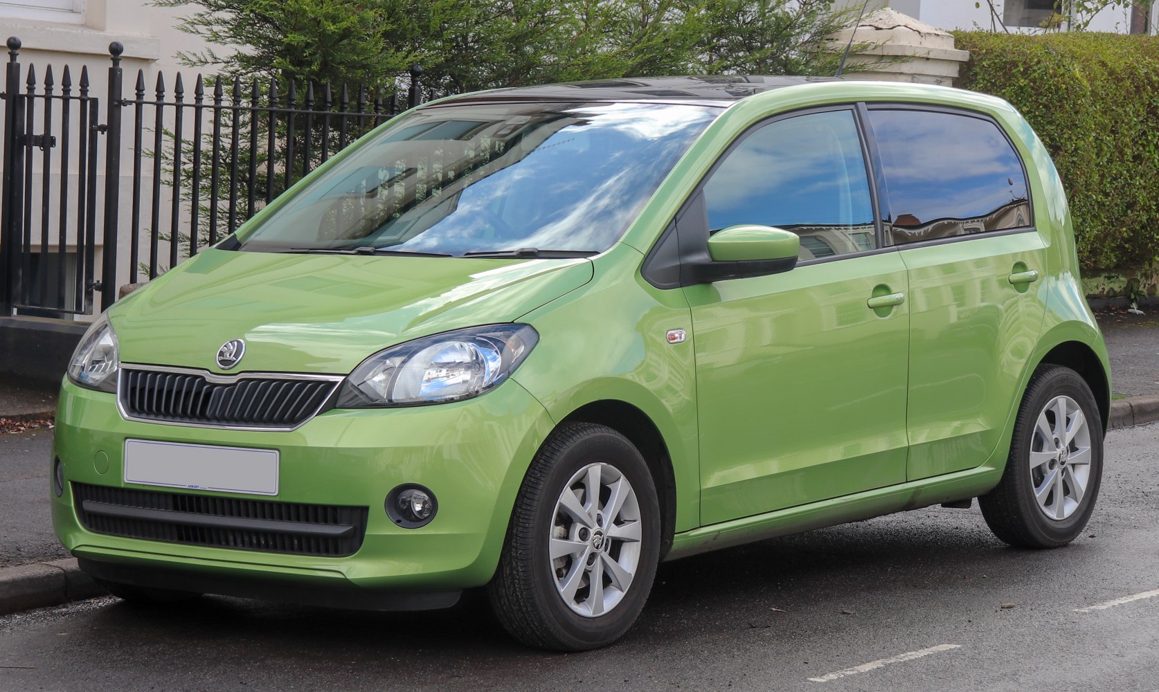 Compact 5-door hatchback with alloy wheels and front fog lights