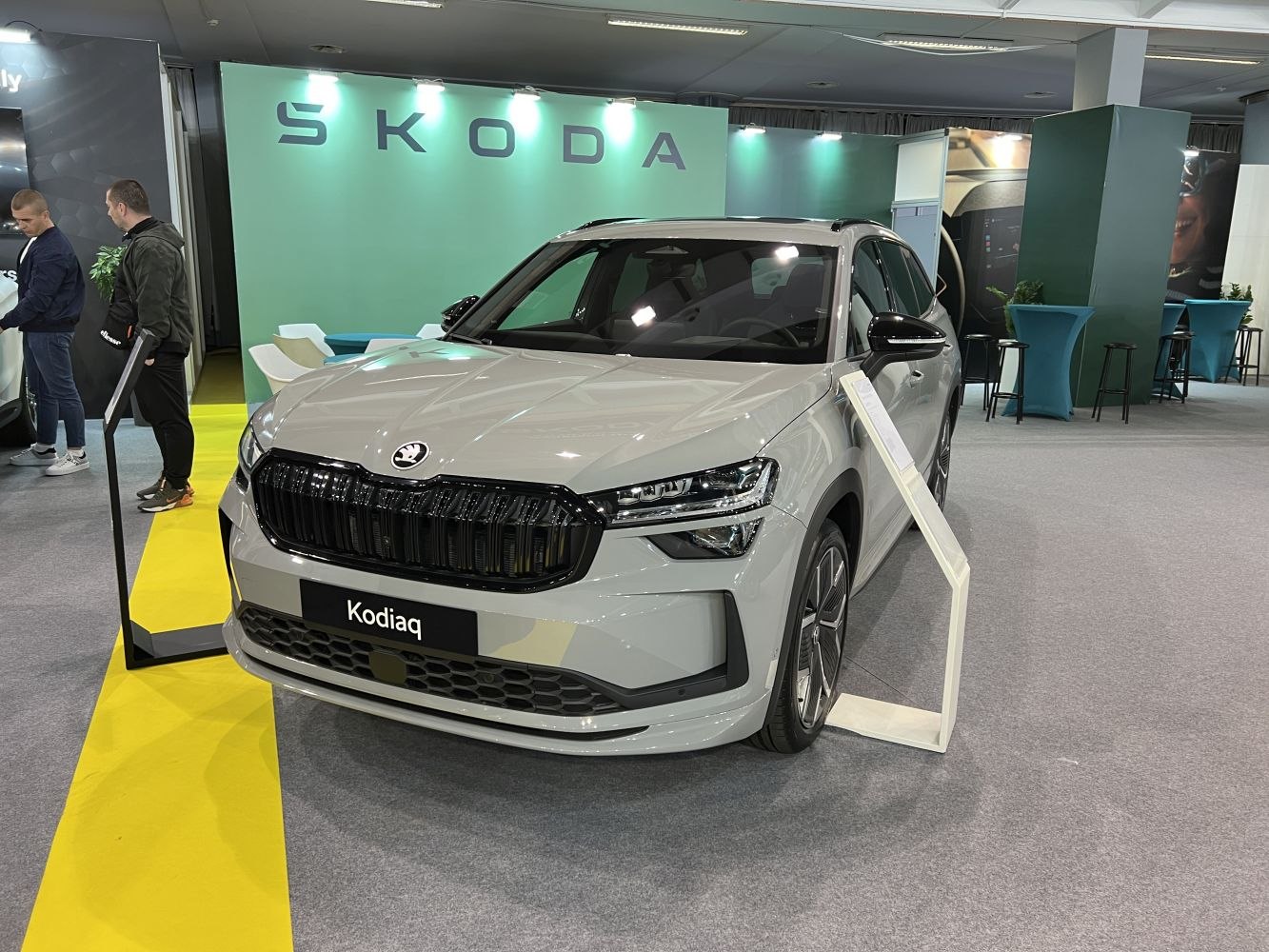 SUV front with LED headlights and black grille