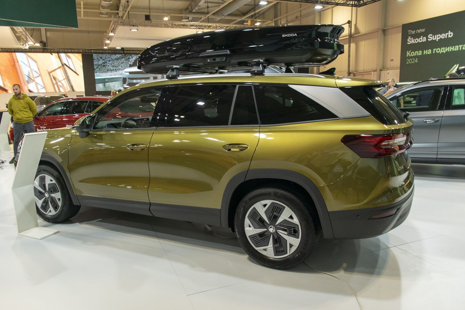 SUV side profile with roof storage box and alloy wheels