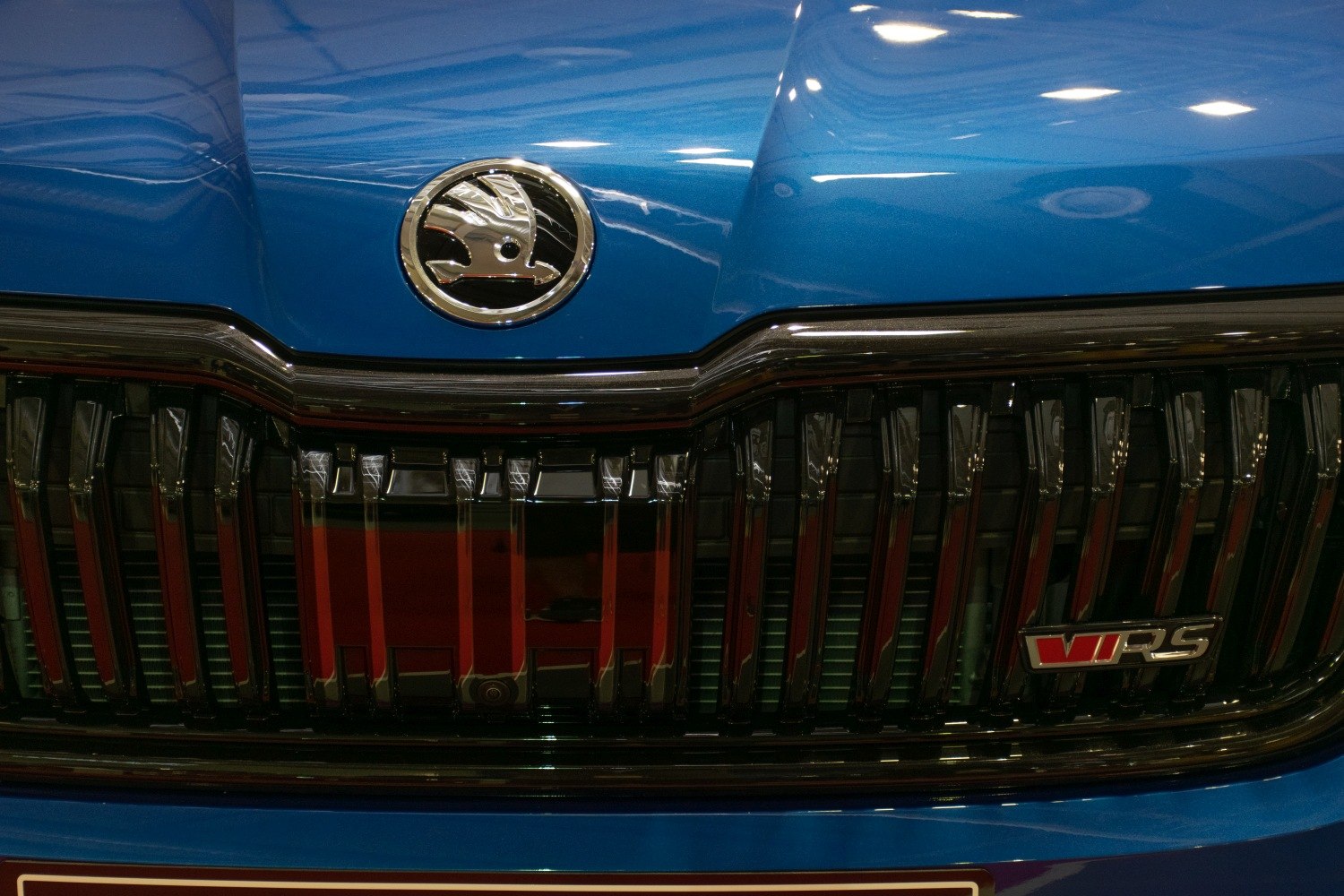 Front grille and Skoda badge with vRS emblem