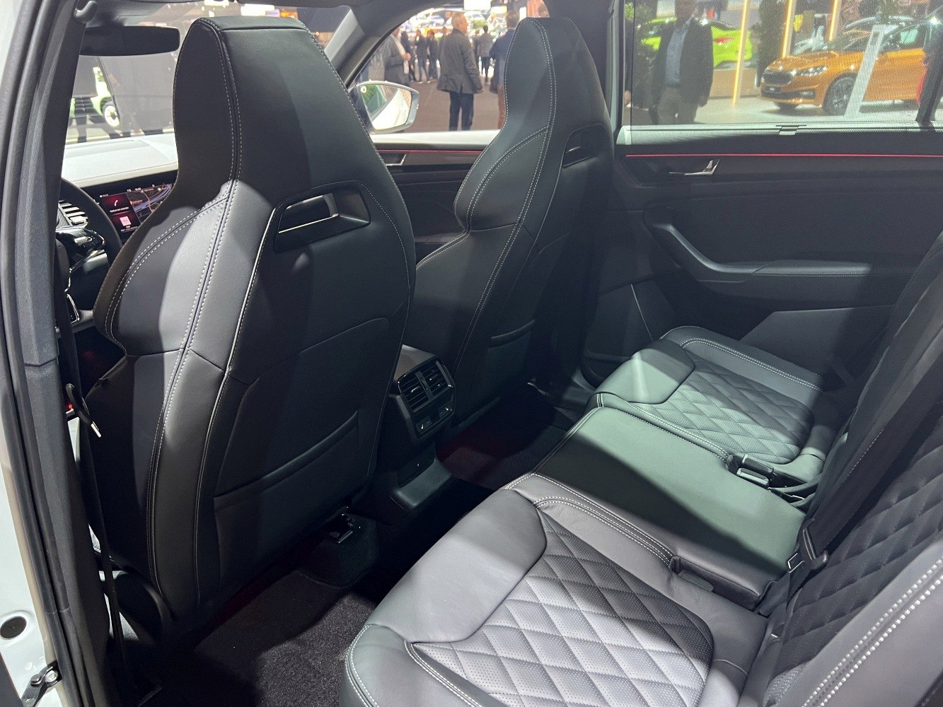 Rear leather seats with quilted pattern and ventilated front seat backs