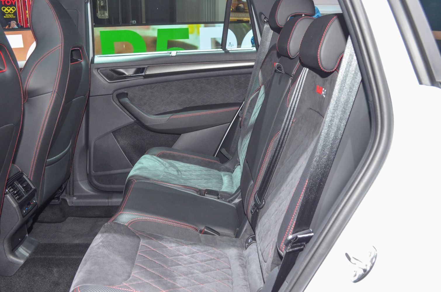 Rear seats with black upholstery and red stitching, quilted pattern