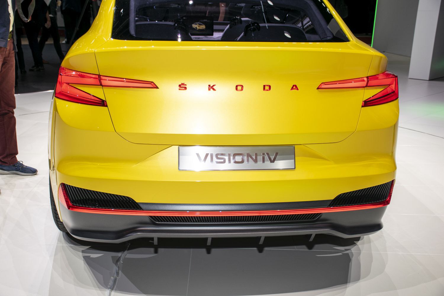 Rear view with LED taillights and aerodynamic bumper