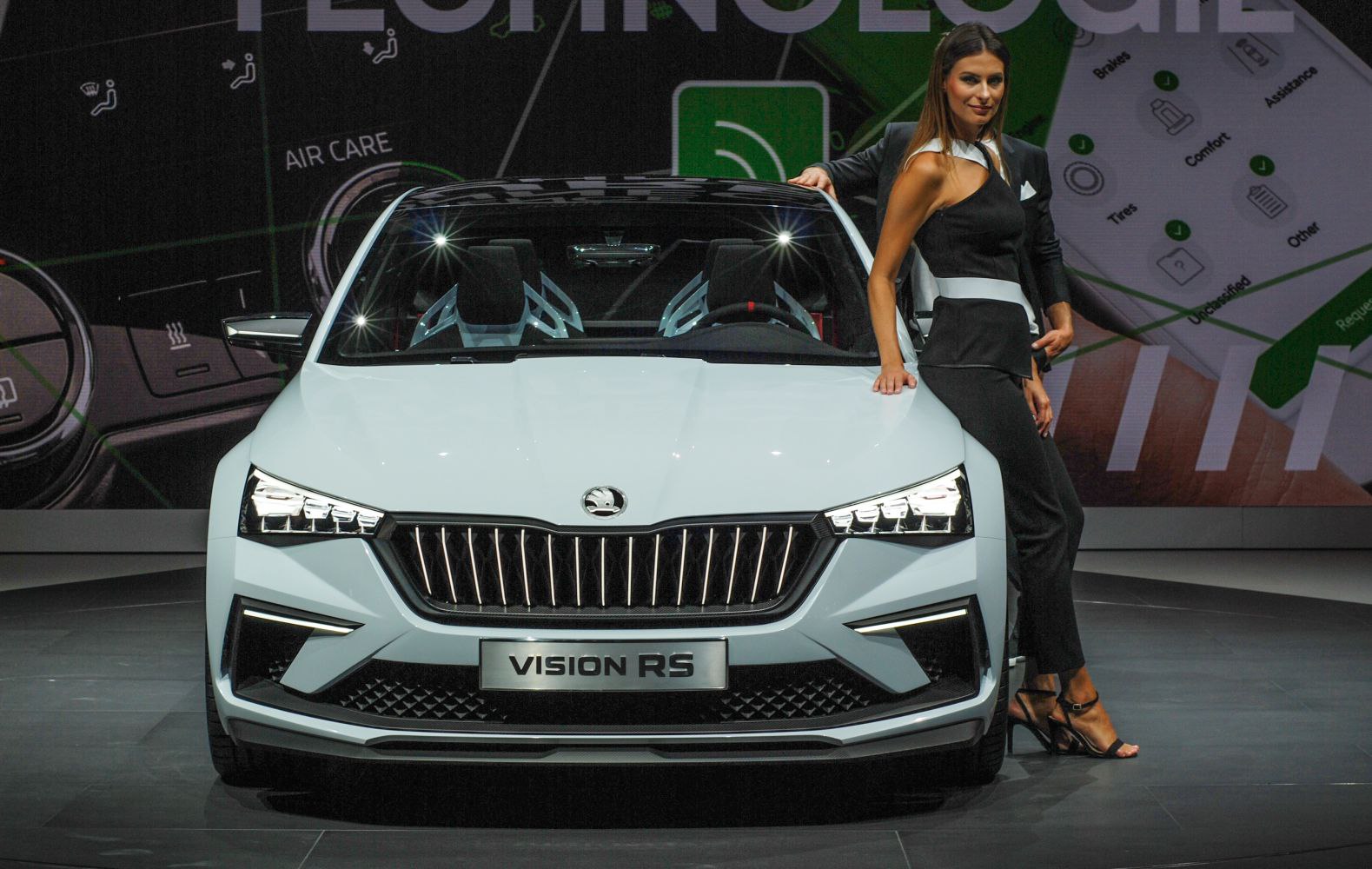 Front view with distinctive grill and LED headlights
