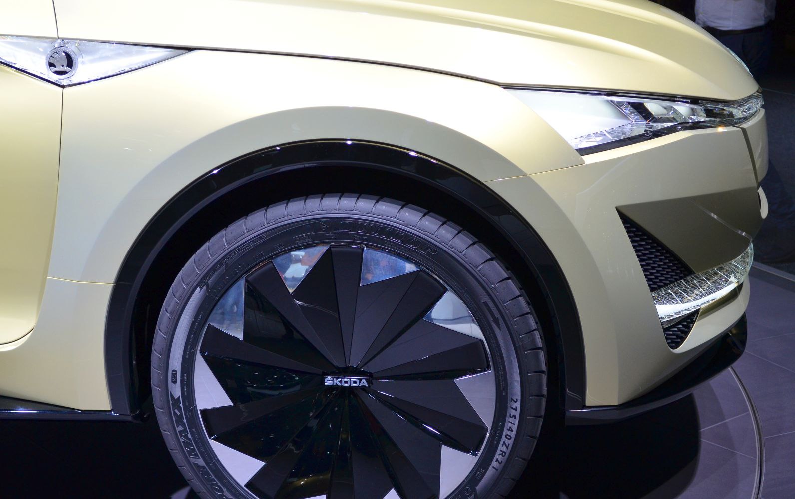 Futuristic alloy wheel and sleek headlight design
