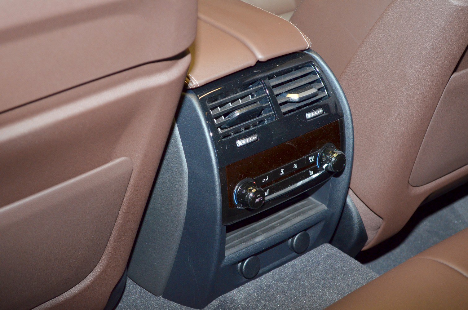Rear seat climate control panel with air vents