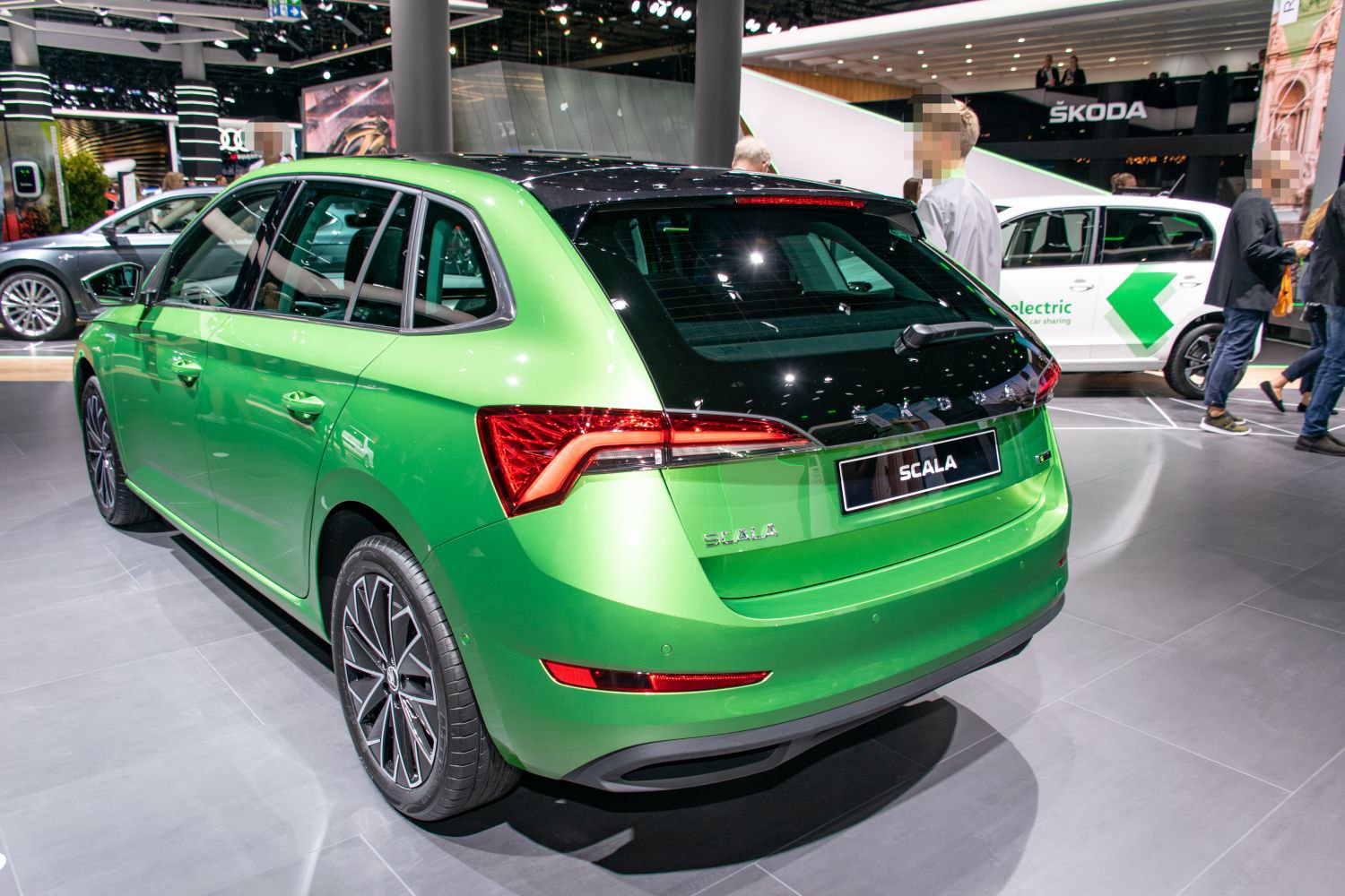 Rear view hatchback with sharp tail lights and two-tone black-green roof