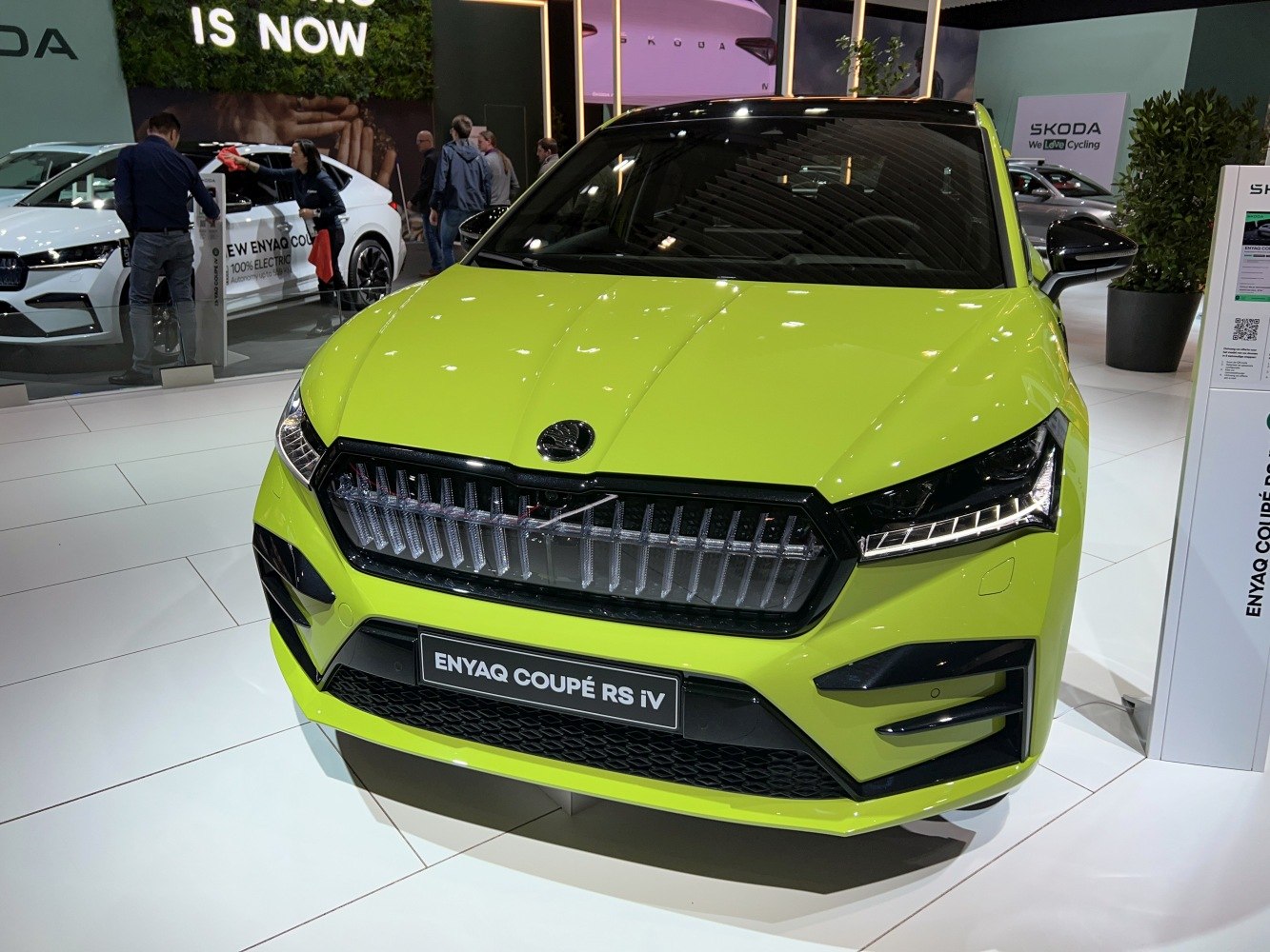 Modern front grille and sharp LED headlights