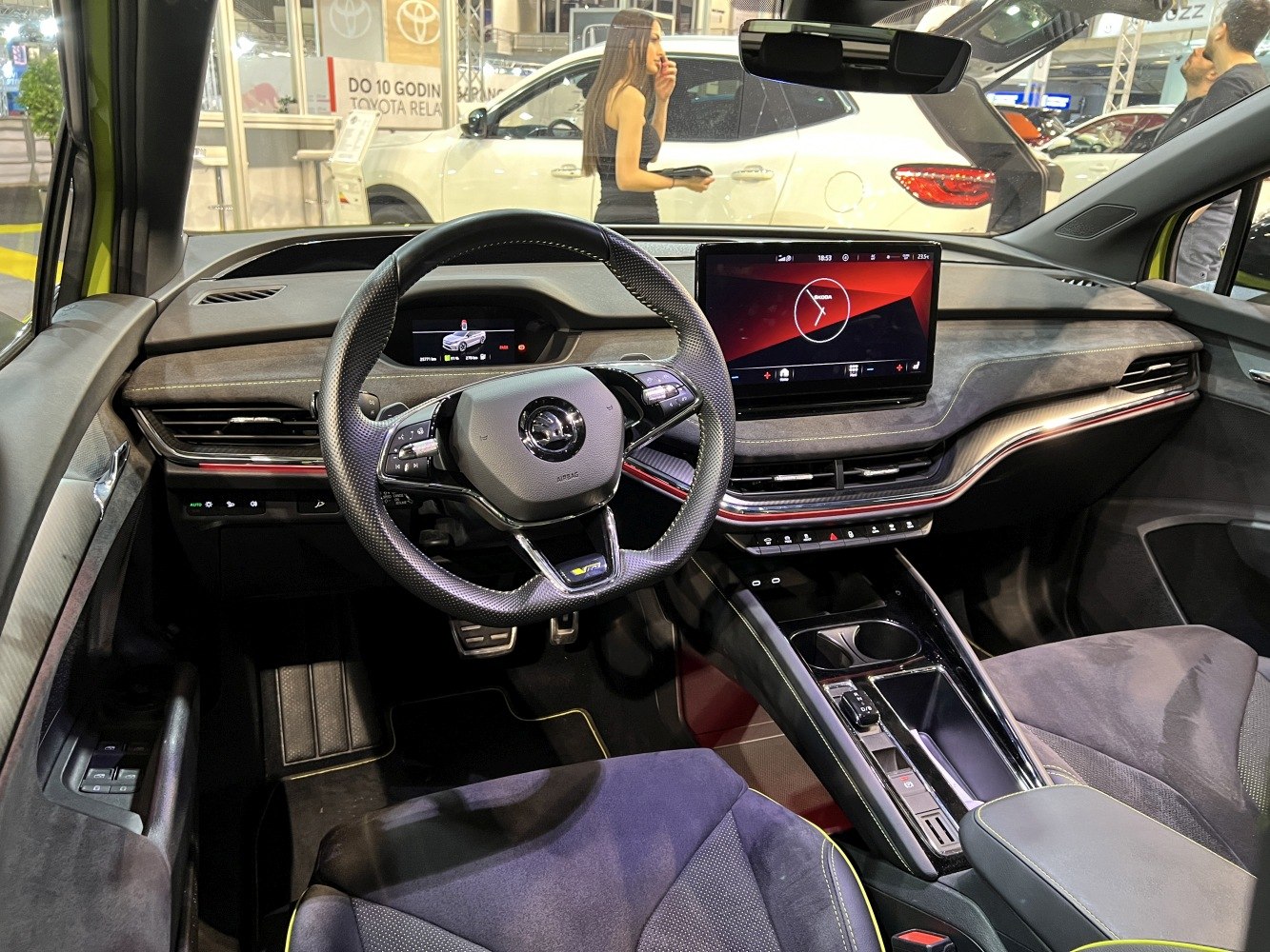 Digital dashboard with multifunction steering wheel