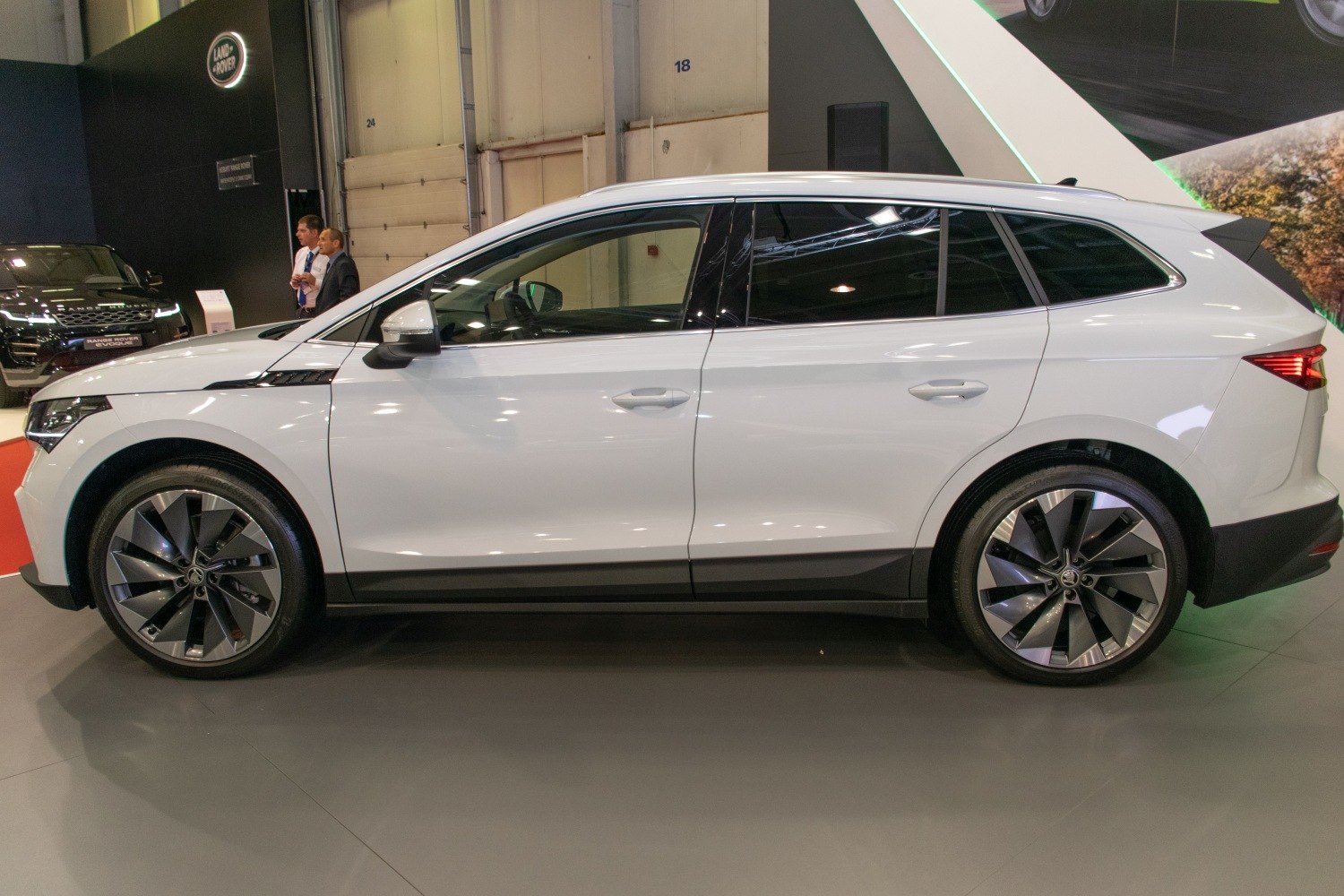 Side profile and stylish alloy wheels of a modern SUV