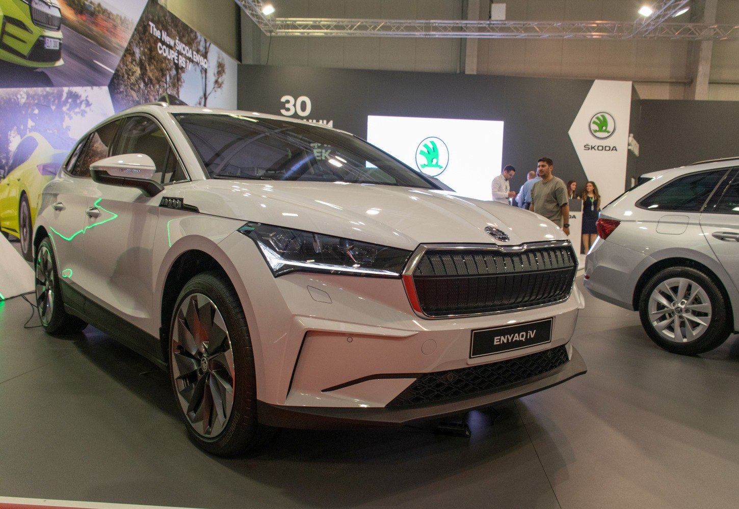Front view with distinctive grille and LED headlights