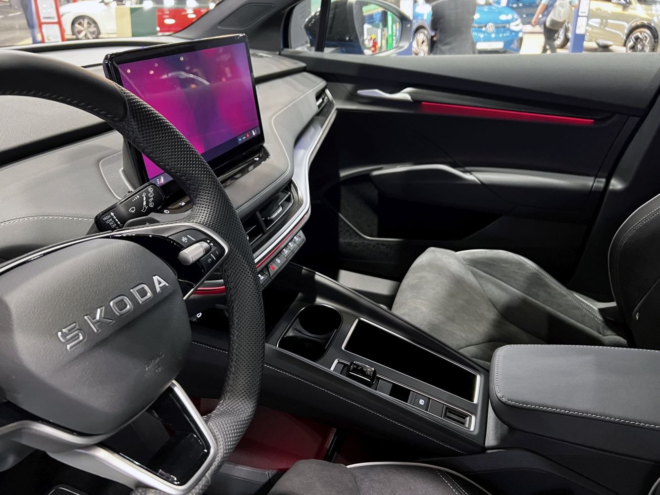 Digital dashboard, touchscreen display, premium steering wheel, center console layout