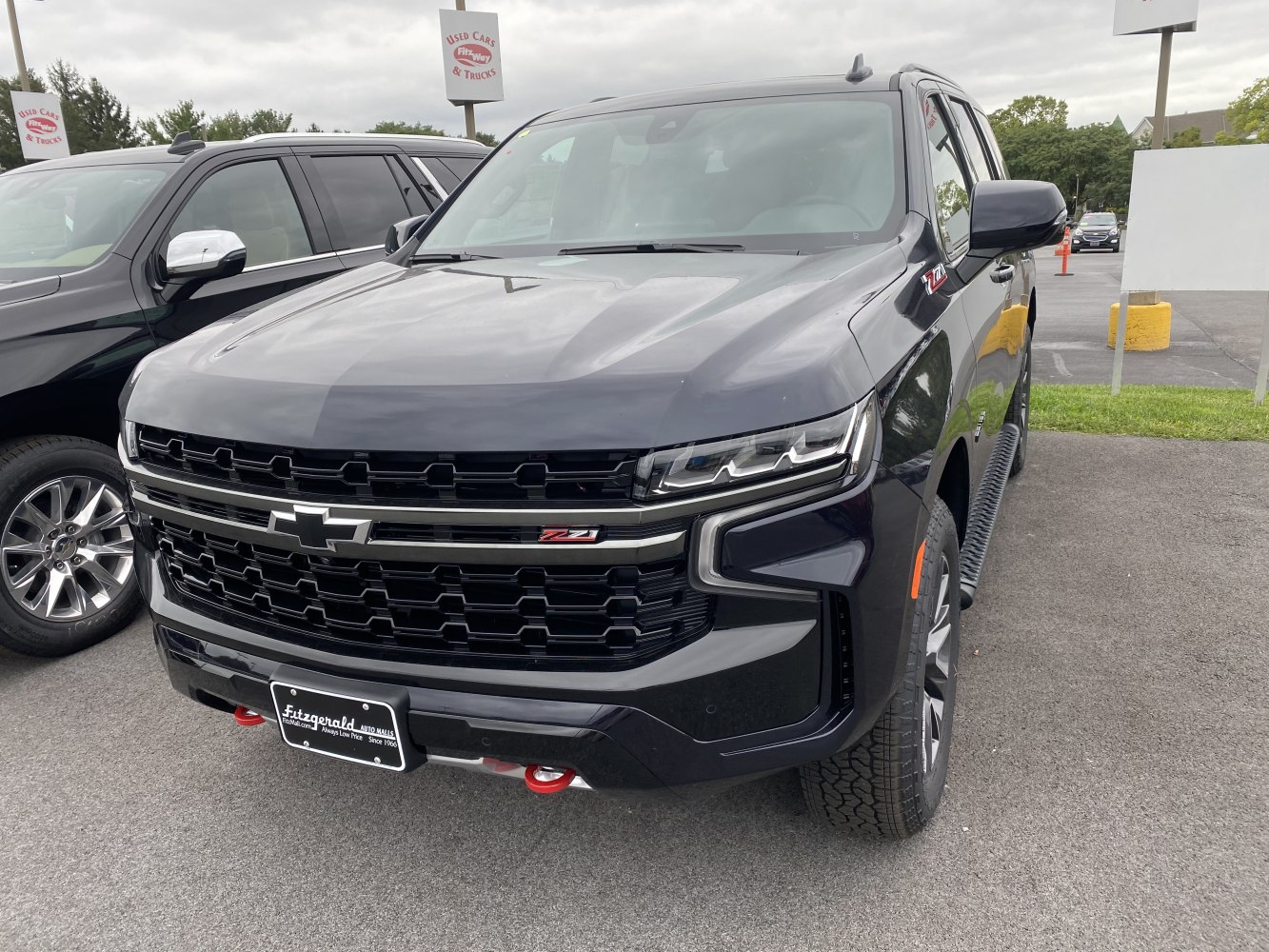 Front grille with Z71 badge and LED headlights