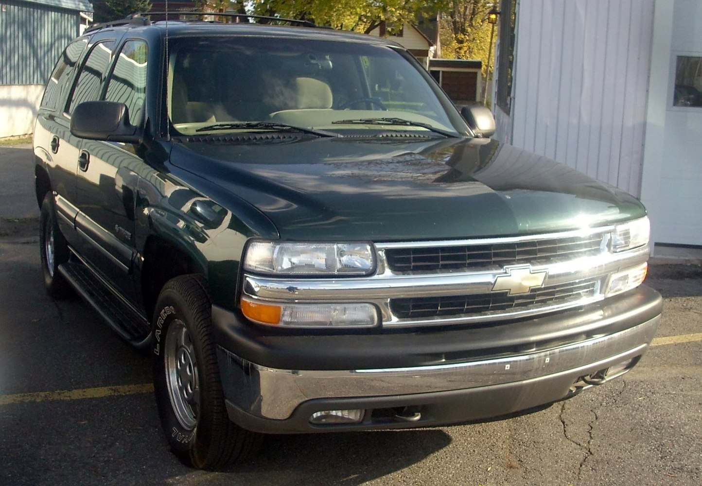 Large SUV front grille and headlights with side profile
